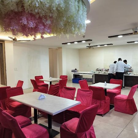 Hotel Luxuria Ludhiana Dış mekan fotoğraf