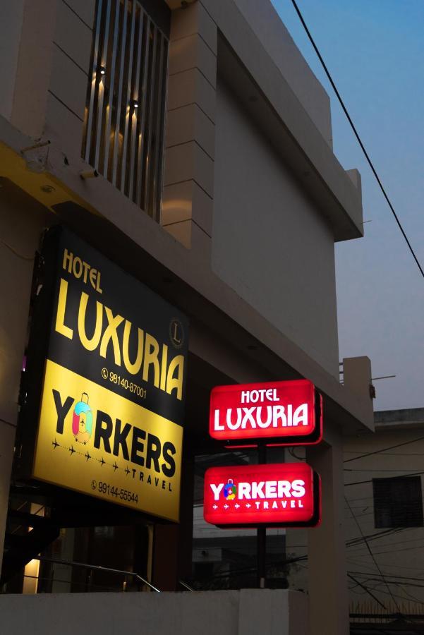Hotel Luxuria Ludhiana Dış mekan fotoğraf
