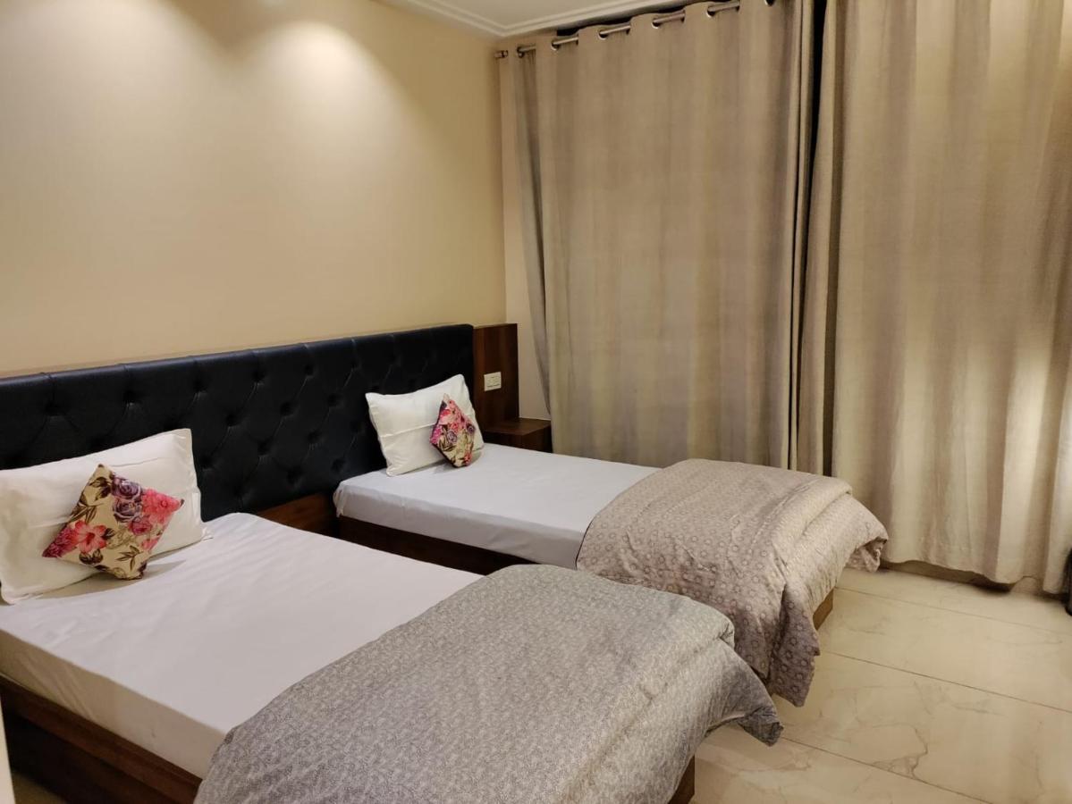 Hotel Luxuria Ludhiana Dış mekan fotoğraf