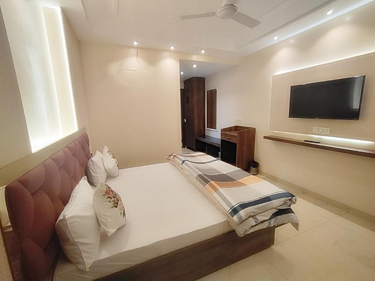 Hotel Luxuria Ludhiana Dış mekan fotoğraf