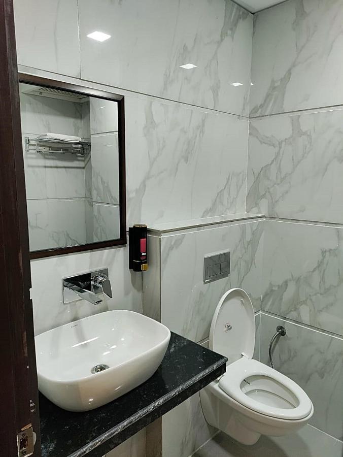 Hotel Luxuria Ludhiana Dış mekan fotoğraf