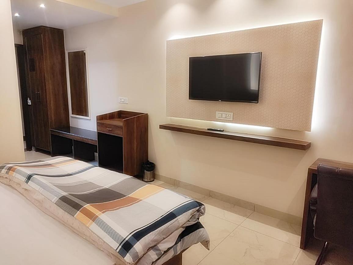 Hotel Luxuria Ludhiana Dış mekan fotoğraf