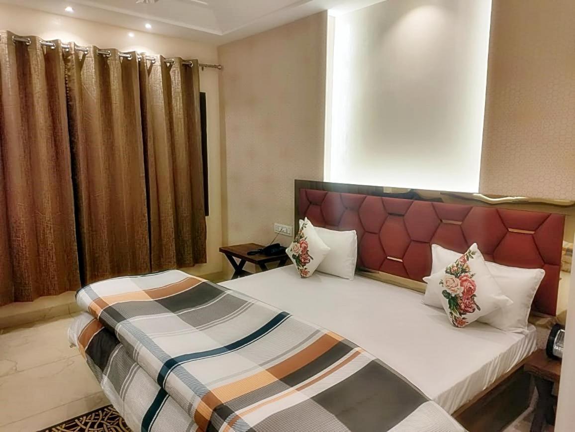 Hotel Luxuria Ludhiana Dış mekan fotoğraf
