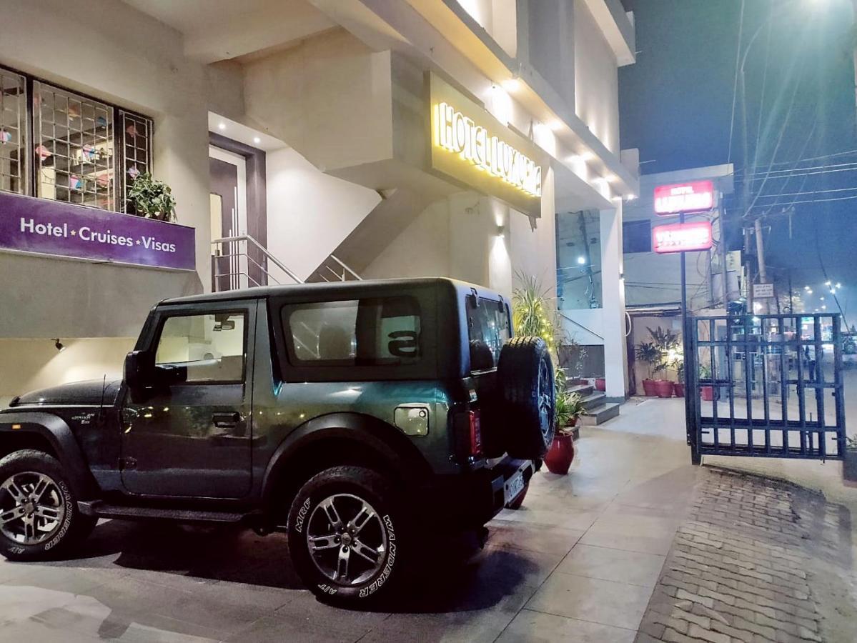 Hotel Luxuria Ludhiana Dış mekan fotoğraf