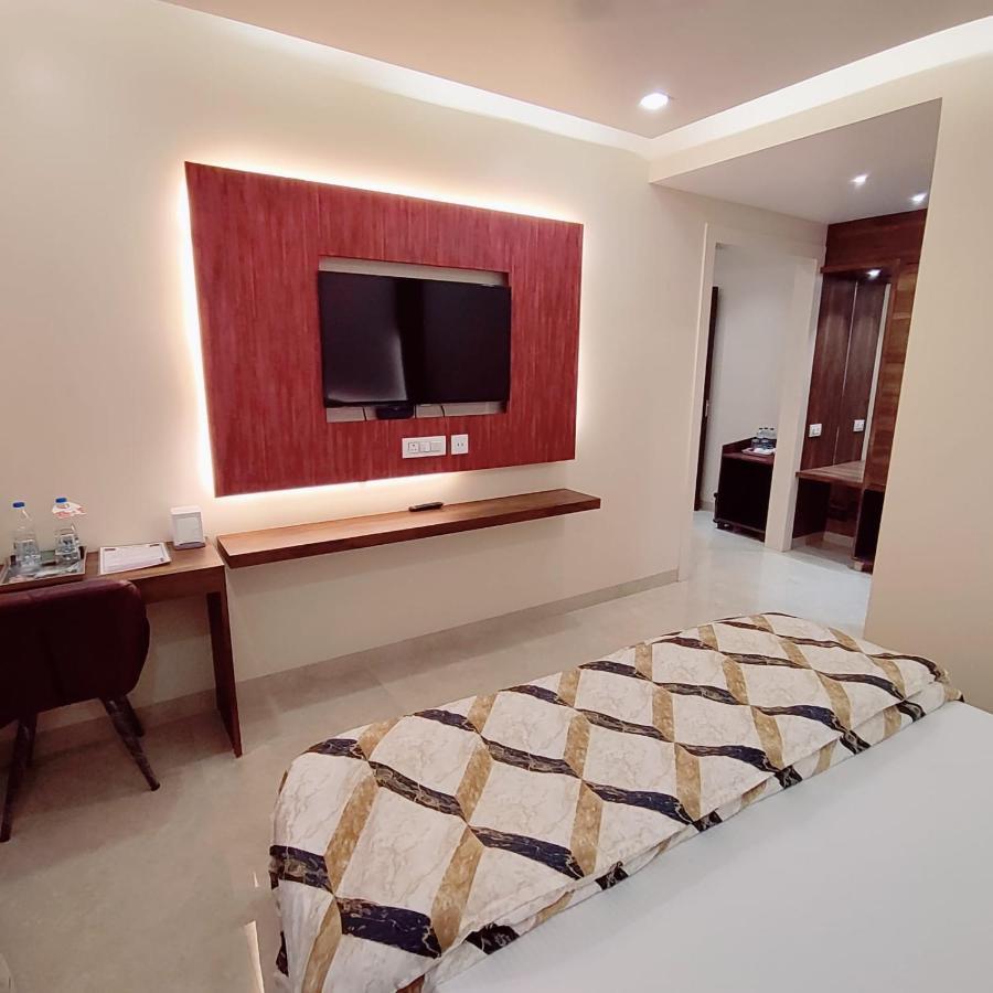 Hotel Luxuria Ludhiana Dış mekan fotoğraf