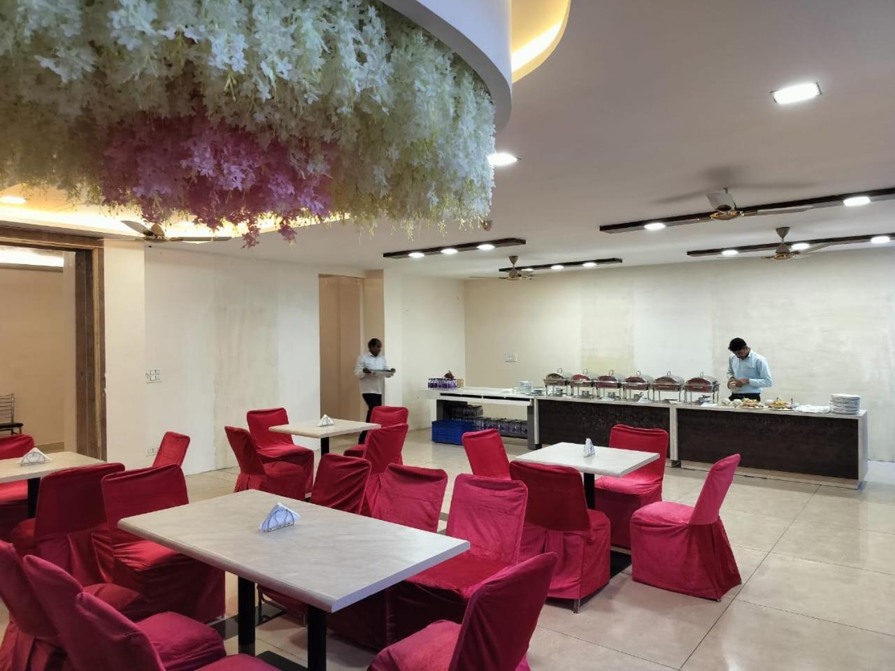 Hotel Luxuria Ludhiana Dış mekan fotoğraf