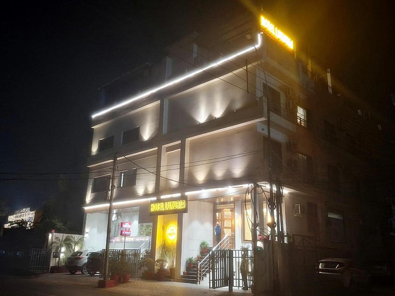 Hotel Luxuria Ludhiana Dış mekan fotoğraf