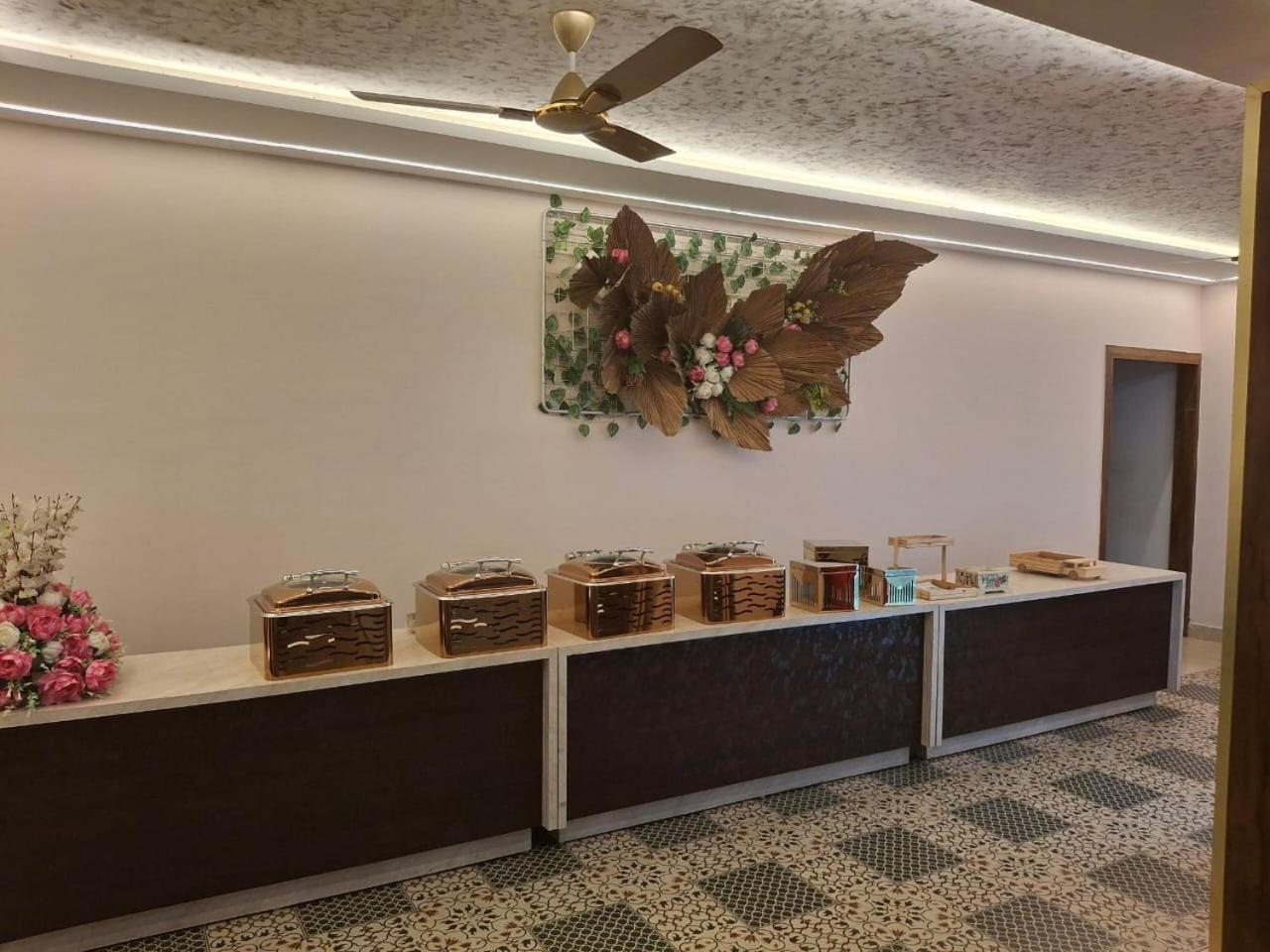 Hotel Luxuria Ludhiana Dış mekan fotoğraf